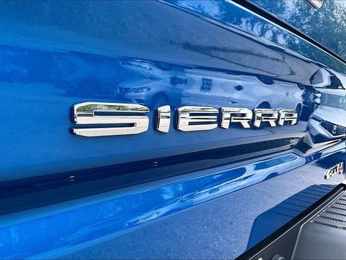 Used 2023 GMC Sierra 1500 AT4 w/ Technology Package AWD/4WD image 42