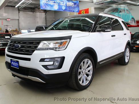Used 2017 Ford Explorer XLT w/ Equipment Group 202A AWD/4WD image 2