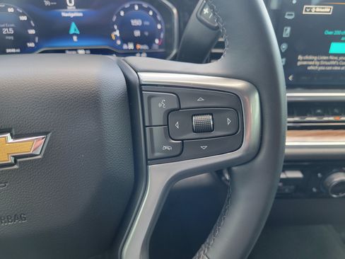 Used 2023 Chevrolet Silverado 1500 LT AWD/4WD image 29