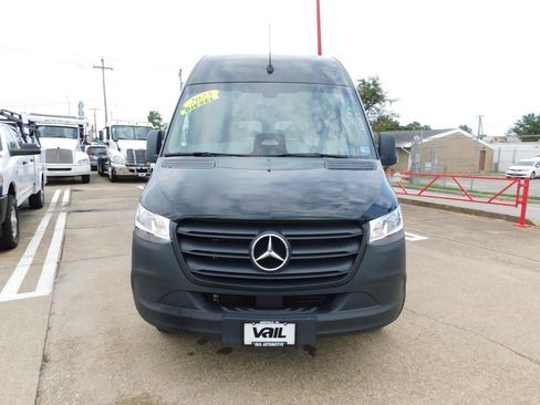 Used 2025 Mercedes-Benz Sprinter 2500 image 6