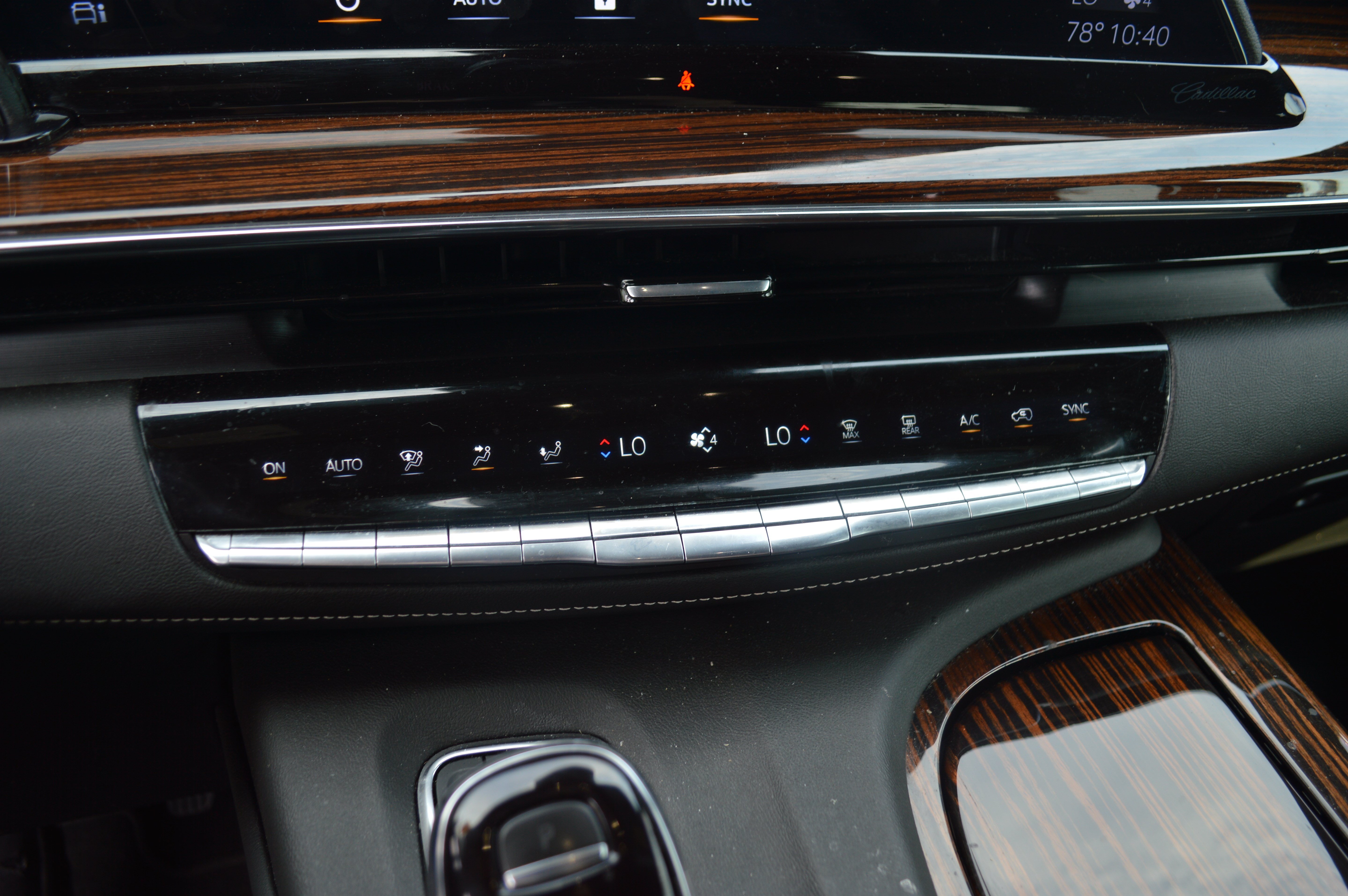 Used 2022 Cadillac Escalade Premium Luxury w/ Performance Package AWD/4WD image 20