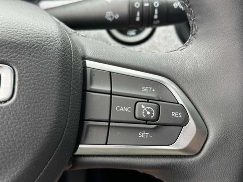 Used 2024 Jeep Compass Latitude w/ Sun and Sound Group AWD/4WD image 29