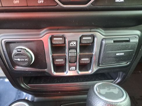Used 2022 Jeep Wrangler Unlimited Sport AWD/4WD image 25