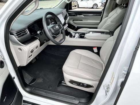 Used 2024 Jeep Wagoneer L 4WD w/ Premium Group I image 11