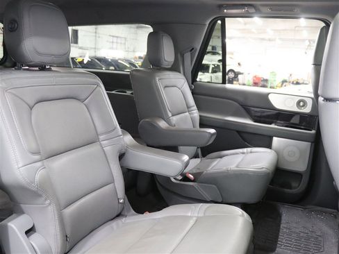 Used 2020 Lincoln Navigator L Reserve w/ Luxury Package image 16