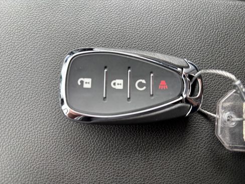 Used 2025 Chevrolet Trax LT FWD image 21