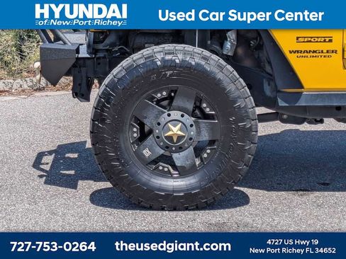Used 2015 Jeep Wrangler Unlimited Sport w/ Connectivity Group AWD/4WD image 10