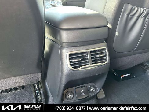 Used 2023 Hyundai Santa Fe Limited image 17