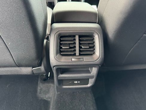 Used 2022 Volkswagen Taos SE image 13