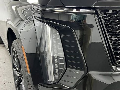 New 2026 Cadillac Escalade ESV Platinum Sport w/ LPO, ONYX Package image 10