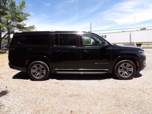 Used 2024 Jeep Wagoneer L Series II w/ Flexible Seating Group AWD/4WD image 5