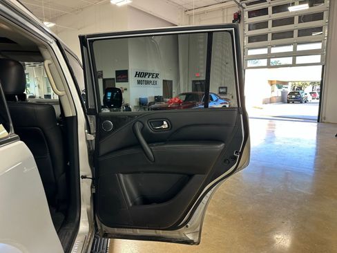 Used 2022 INFINITI QX80 Luxe w/ Cargo Package image 38