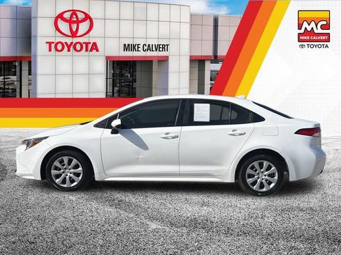 Used 2023 Toyota Corolla LE FWD image 2