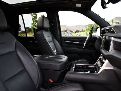 Used 2022 GMC Yukon Denali w/ Advanced Technology Package AWD/4WD image 33