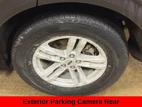 Used 2023 Ford Explorer XLT image 12