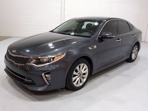Used 2018 Kia Optima S FWD image 7