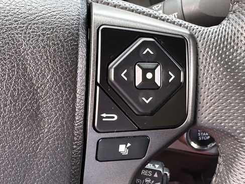 Used 2022 Toyota Tacoma TRD Off-Road AWD/4WD image 24