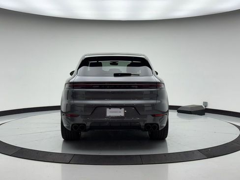 Used 2024 Porsche Cayenne S image 9