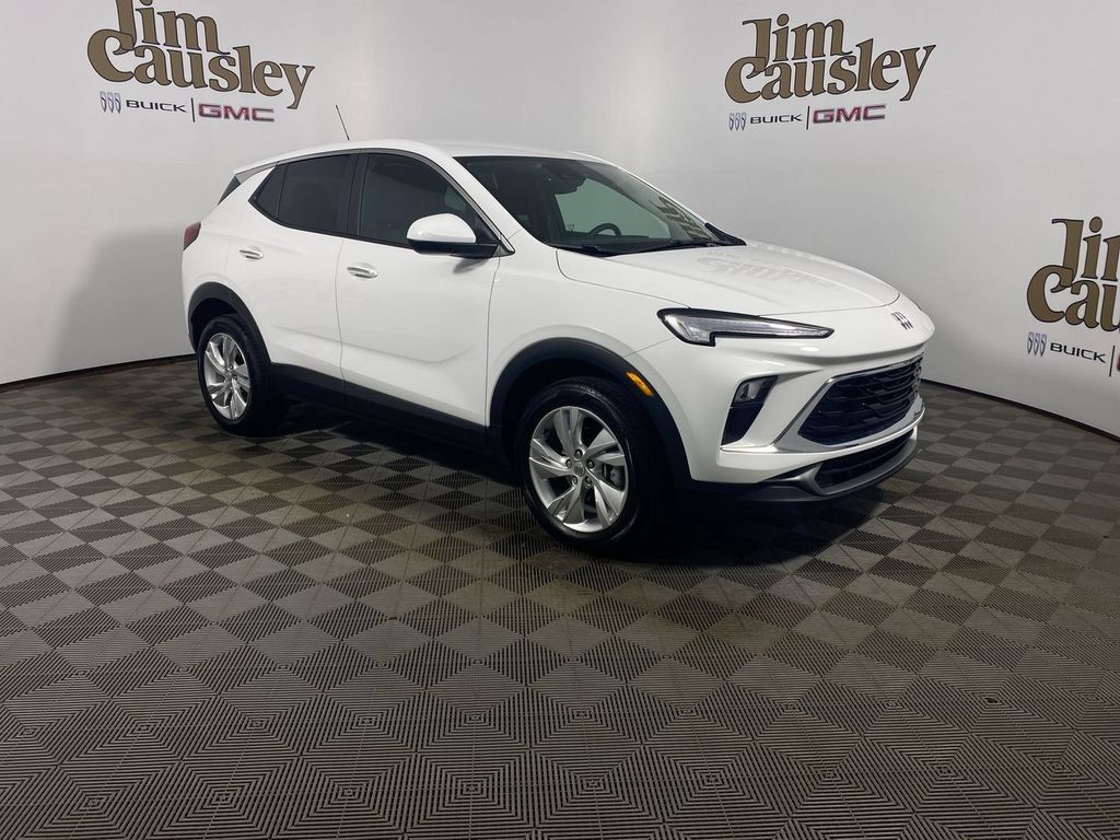 Used 2024 Buick Encore GX Preferred w/ Comfort Package AWD/4WD image 1