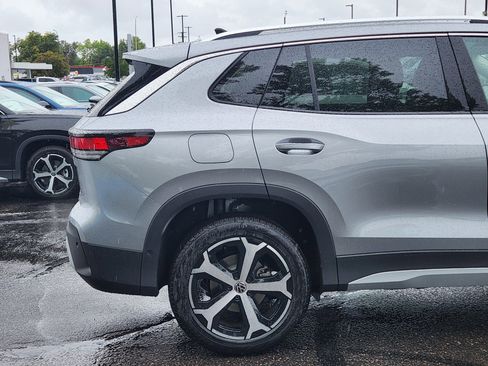 New 2025 Volkswagen Tiguan SE image 6