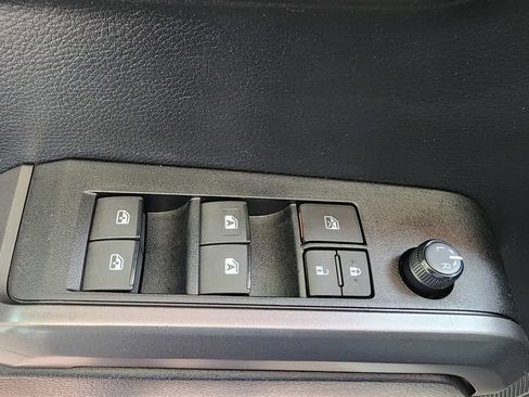 Used 2021 Toyota Tacoma TRD Off-Road w/ Technology Package AWD/4WD image 15