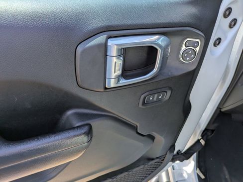 Used 2021 Jeep Gladiator Sport image 9