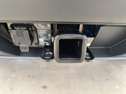 New 2025 Volkswagen Atlas Cross Sport SE image 9