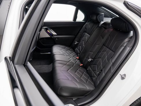 Used 2025 BMW i7 eDrive50 w/ M Sport Package image 16