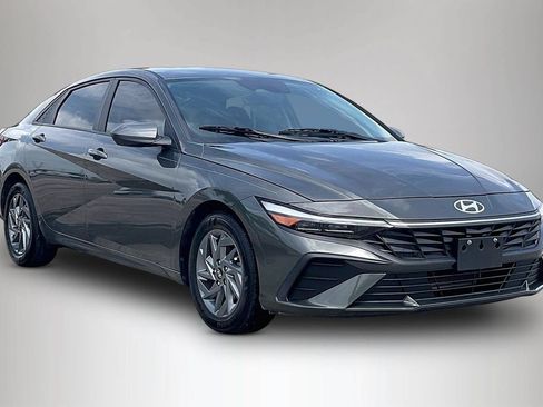 Used 2024 Hyundai Elantra SEL FWD image 1
