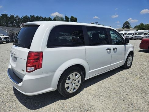 Used 2019 Dodge Grand Caravan SE FWD image 5