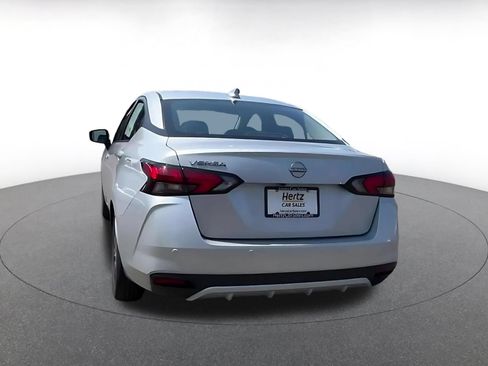 Used 2025 Nissan Versa SV FWD image 10