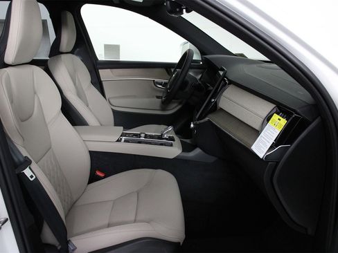 New 2026 Volvo XC90 B6 Plus w/ Protection Package image 10