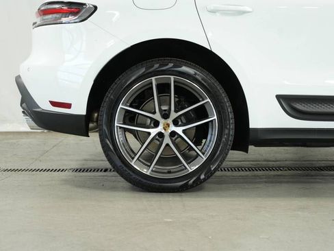 Certified 2025 Porsche Macan AWD/4WD image 41