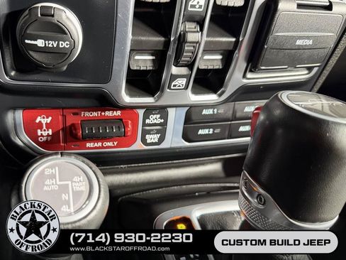 Used 2024 Jeep Gladiator Rubicon AWD/4WD image 27
