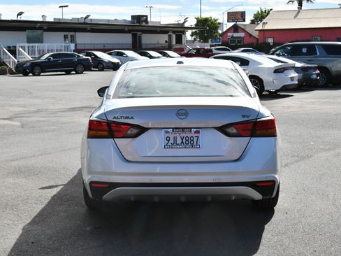 Used 2024 Nissan Altima 2.5 SV FWD image 7
