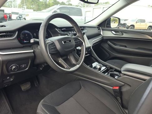 Used 2023 Jeep Grand Cherokee Laredo w/ Luxury Tech Group I image 24