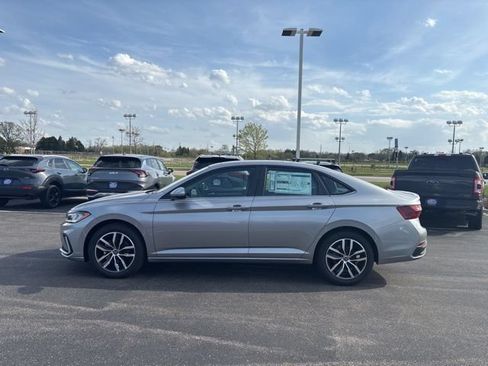 New 2026 Volkswagen Jetta SE FWD image 9