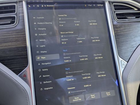 Used 2015 Tesla Model S 85D image 27