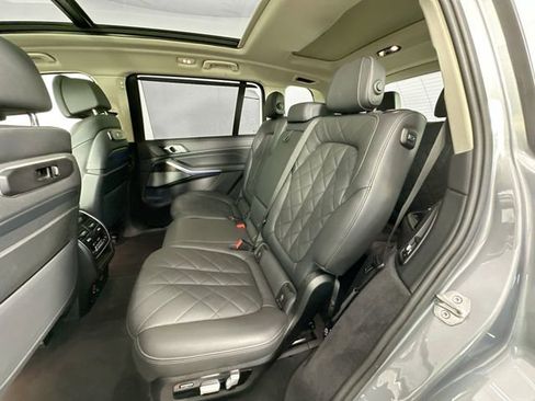 Used 2025 BMW X7 xDrive40i w/ Premium Package image 28