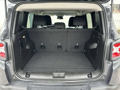 Used 2023 Jeep Renegade Latitude AWD/4WD image 22