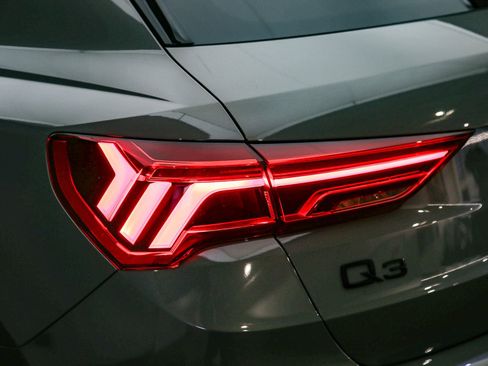 Certified 2025 Audi Q3 2.0T Premium w/ Convenience Package AWD/4WD image 12