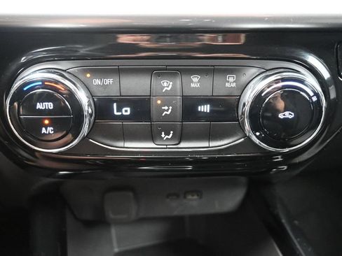 Used 2025 Chevrolet Trax LT FWD image 12