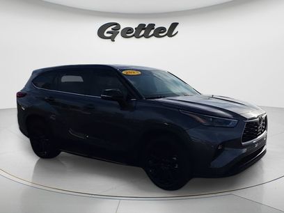 Used 2023 Toyota Highlander LE