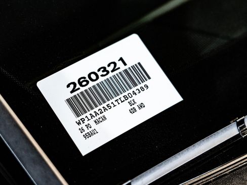 Certified 2026 Porsche Macan AWD/4WD image 28