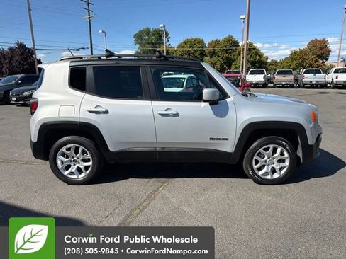 Used 2015 Jeep Renegade Latitude AWD/4WD image 4
