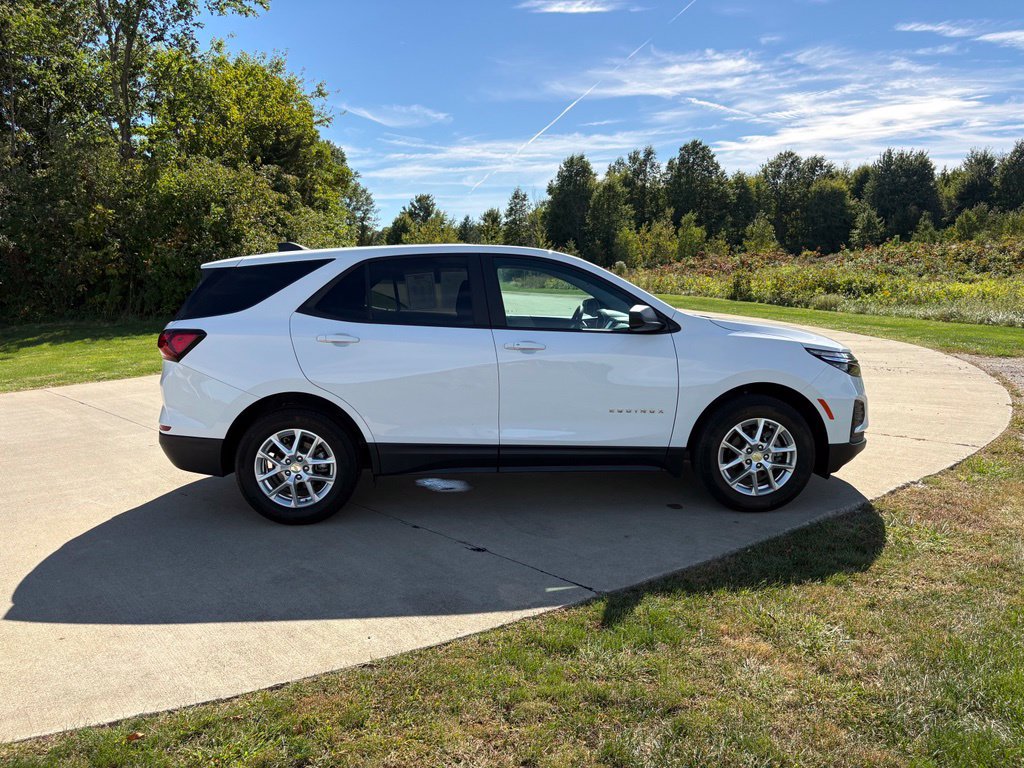 Used 2024 Chevrolet Equinox LS w/ LS Convenience Package FWD image 10