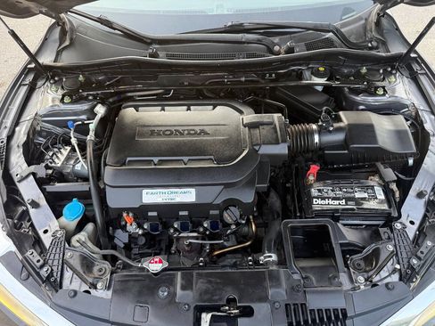 Used 2017 Honda Accord Touring image 23
