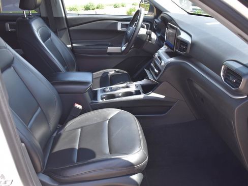 Used 2021 Ford Explorer XLT w/ Equipment Group 202A AWD/4WD image 13