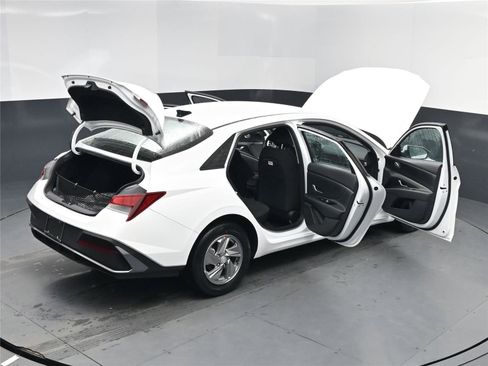 New 2026 Hyundai Elantra SE image 26