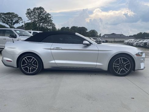 Used 2018 Ford Mustang Premium RWD image 4